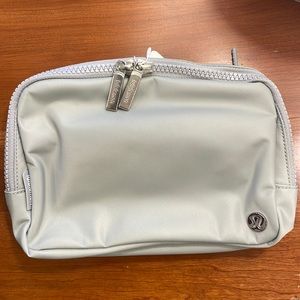 NWT Lululemon Large Everywhere Belt Bag Silver Drop